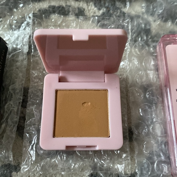 Colorful Makeup and Accessory Set - Picture 5 of 9